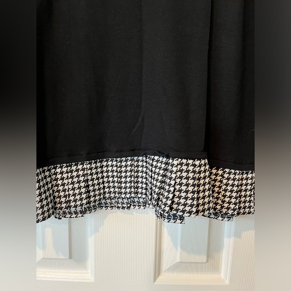 J Crew XS super soft long sleeve shirt with ruffle bottom trim in black - Picture 2 of 5